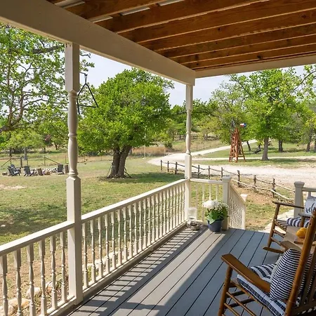Stonewall Ranch Styled Home & Pet Friendly